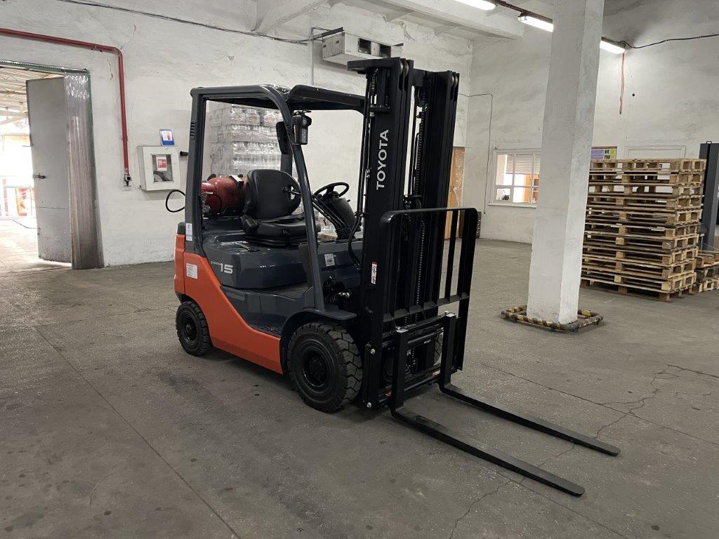 Поставка газово-бензинового навантажувача ТОЙОТА