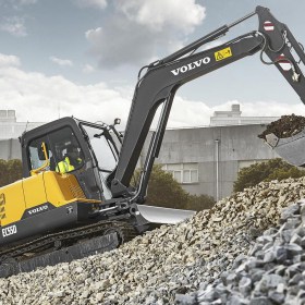 volvo-benefits-compact-excavator-ec55d-offsetboom-t3-power-to-perform-2324x1200