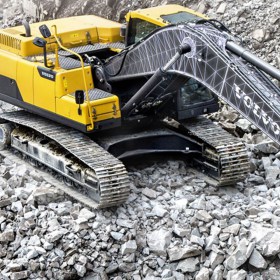 volvo-benefits-crawler-excavator-ec300d-t2-improved-structure-2324x1200