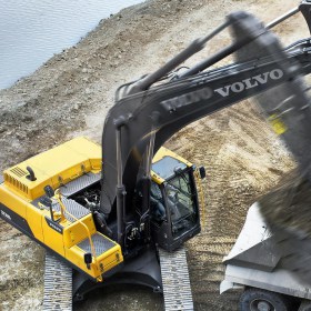 volvo-benefits-crawler-excavator-ec300d-t2-increased-power-2324x1200