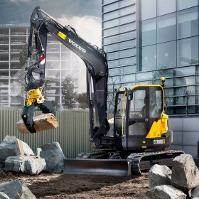 volvo-show-compact-excavator-ecr88d-t4f-star-picture-2324x1200