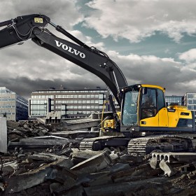 volvo-show-crawler-excavator-ec220d-t2-star-picture-2324x1200