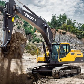 volvo-show-crawler-excavator-ec250d-t2-star-picture-2324x1200