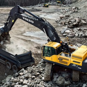 volvo-show-crawler-excavator-ec480d-t2-star-picture-2324x1200