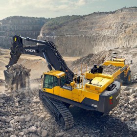 volvo-show-crawler-excavator-ec750d-t3-star-picture-2324x1200