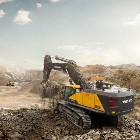 volvo-show-crawler-excavator-ec950e-t2-2324x1200