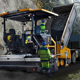 volvo-show-wheeled-paver-p6870c-t3-star-picture-2324x1200